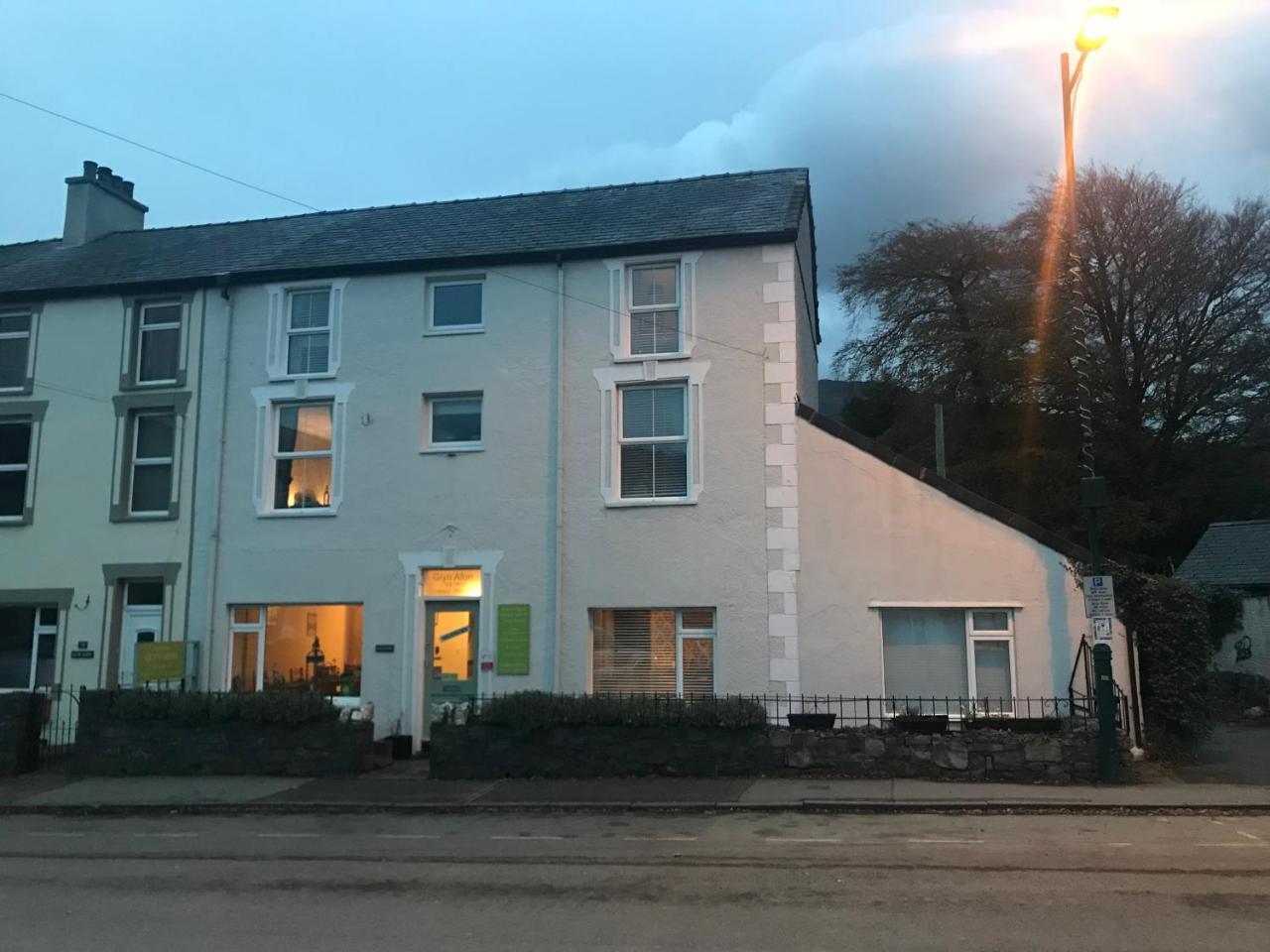 Glyn Afon Hotel Caernarfon Buitenkant foto
